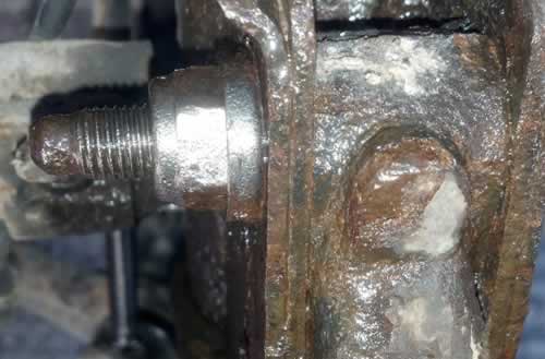 Hub mounting bolt properly clean